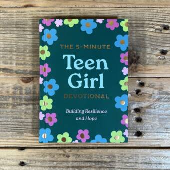 The 5-Minute Teen Girl Devotional: Building Resilience and Hope