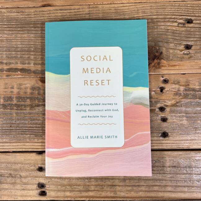 Social Media Reset: A 30-Day Guided Journey to Unplug, Reconnect with God, and Reclaim Your Joy